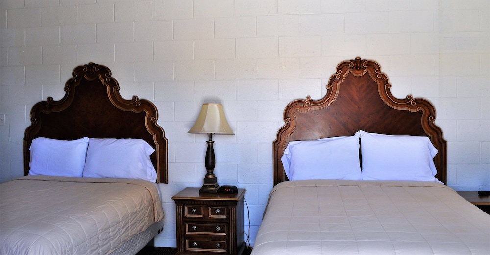 Deluxe Room, 2 Full Beds photo 2