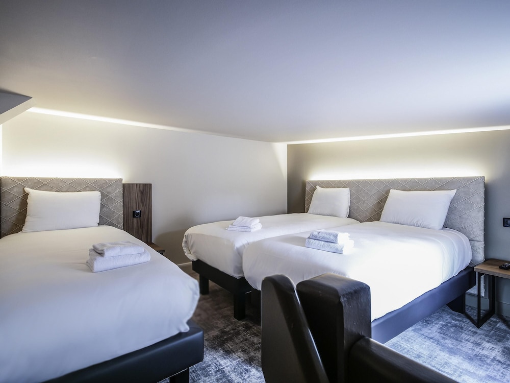 Family Suite, 1 Double Bed with Sofa bed photo 3
