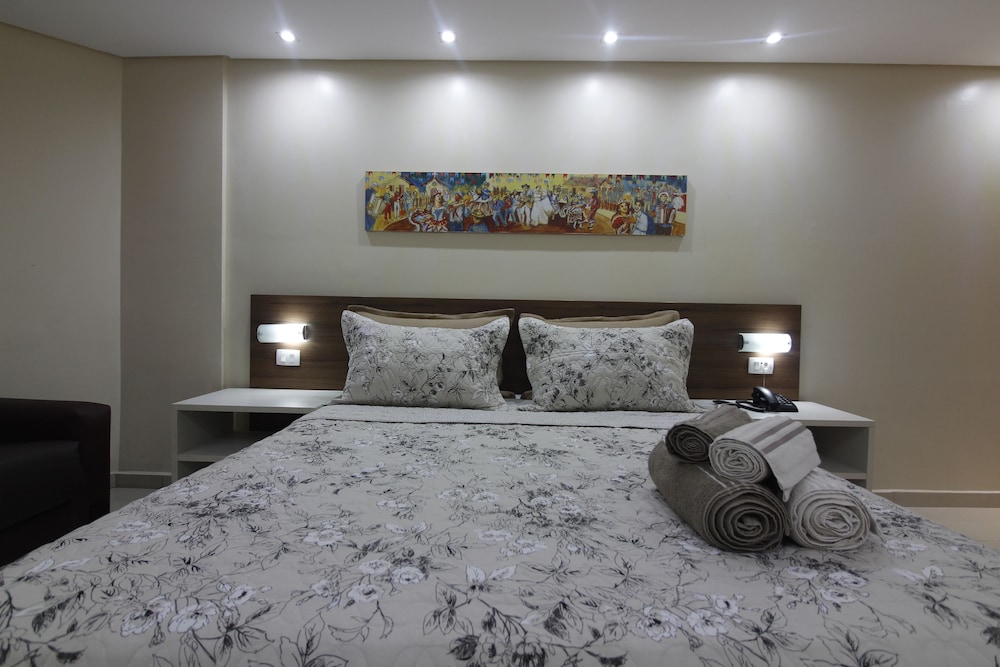 Premium Studio Suite, Multiple Beds, Partial Sea View, Beachside