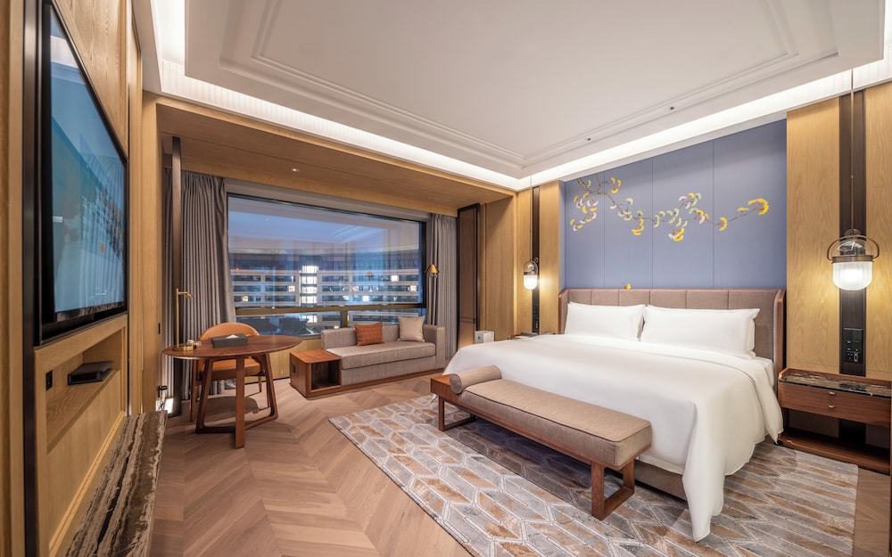 Deluxe King Bed