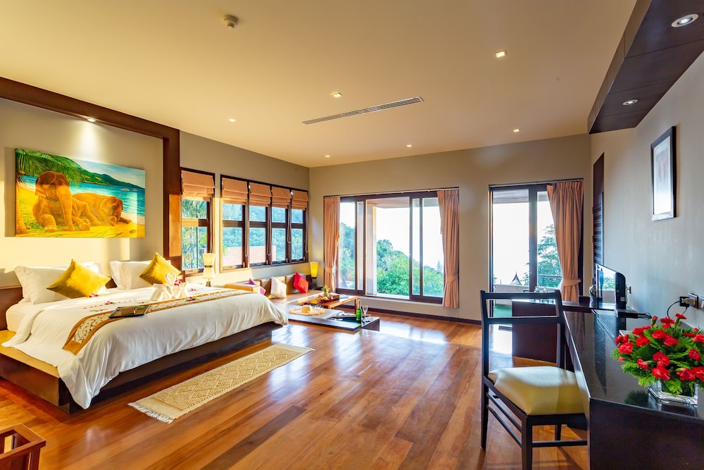 Grand Thai with Spa Bath & Private Pool - Photo 4