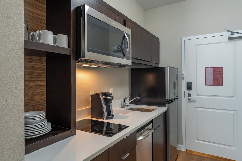Studio, 2 Queen Beds (Mobility/Hearing Accessible, Tub) photo 3