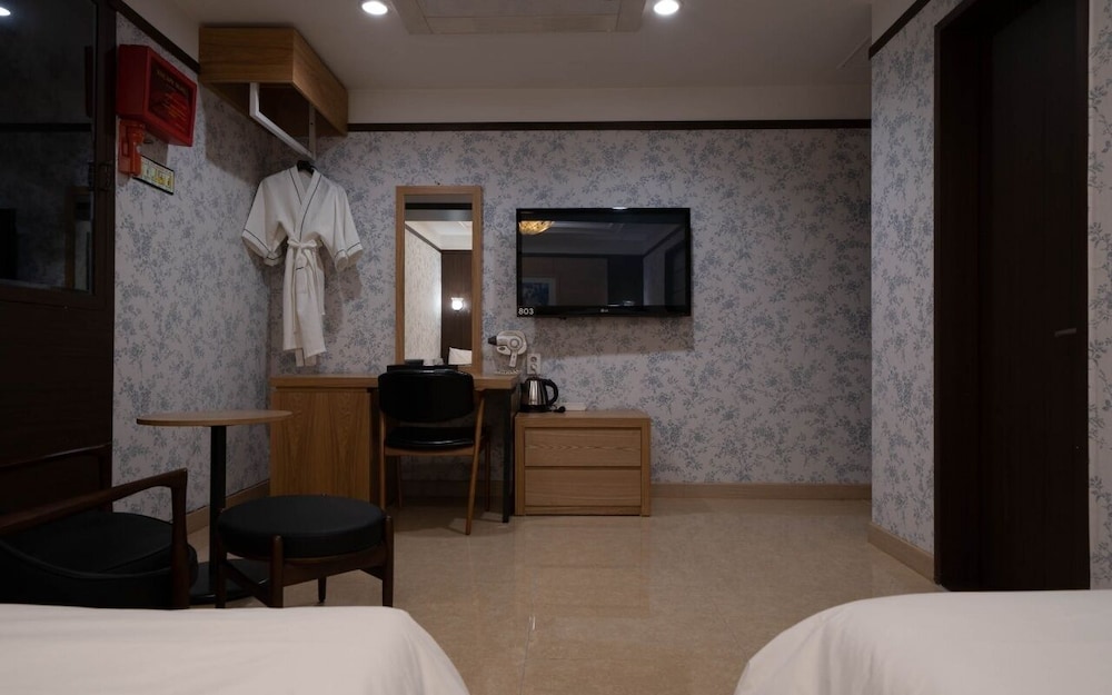 Deluxe Twin Room photo 3