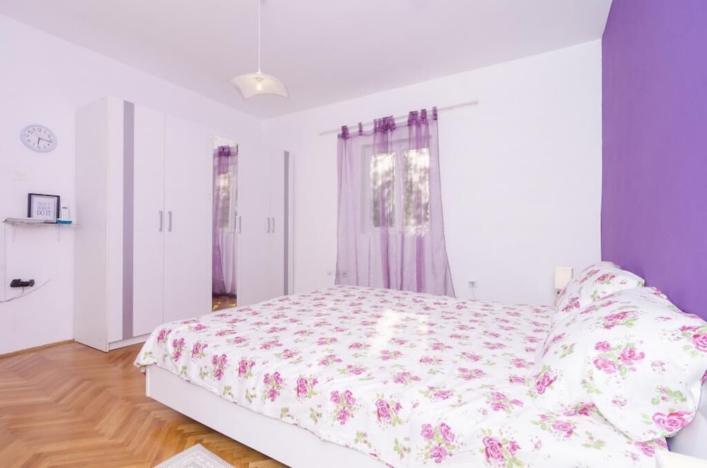 House (Two-Bedroom House With Terrace)