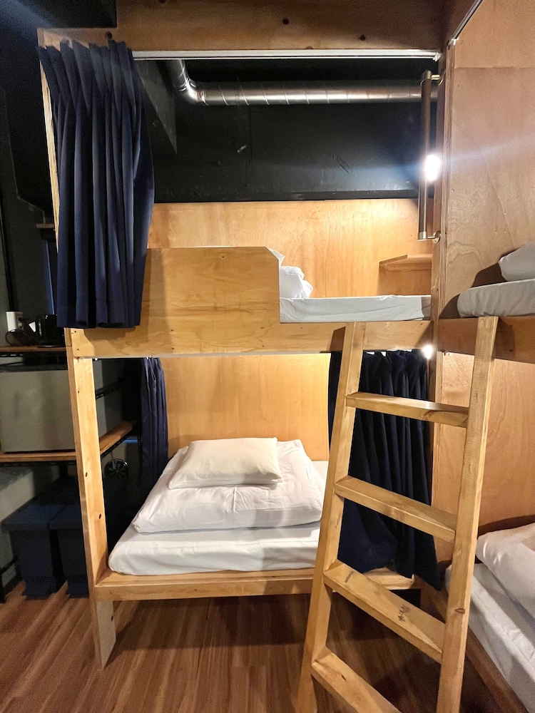 Basic Quadruple Room photo 3