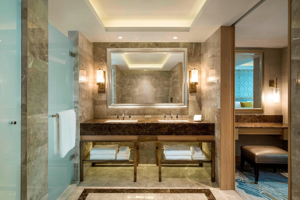Suite, 1 Bedroom thumbnail 5