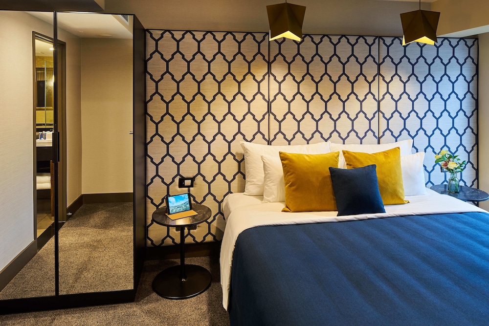 Premier Suite, 1 King Bed - Photo 4