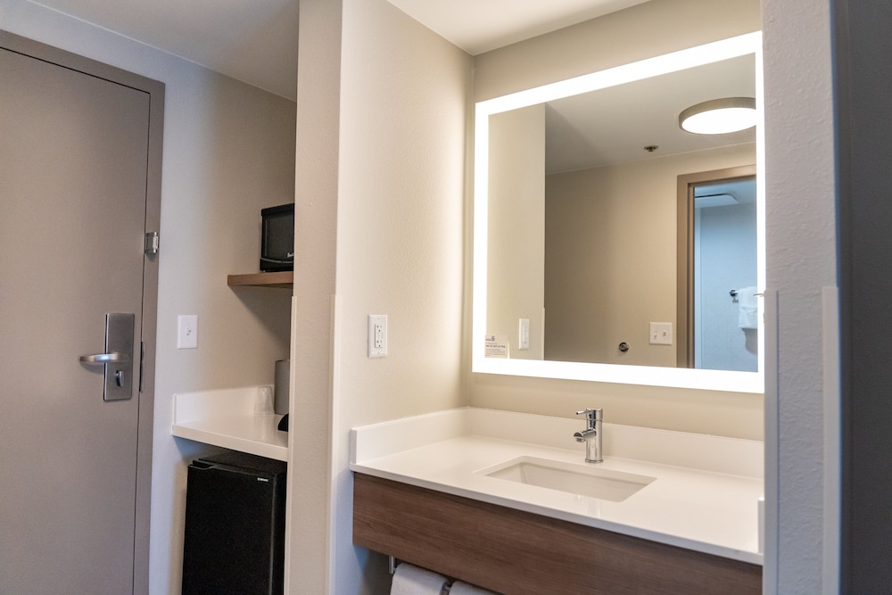 Standard Room, 1 Queen Bed, Accessible (Communications, Mobility) - Photo 6