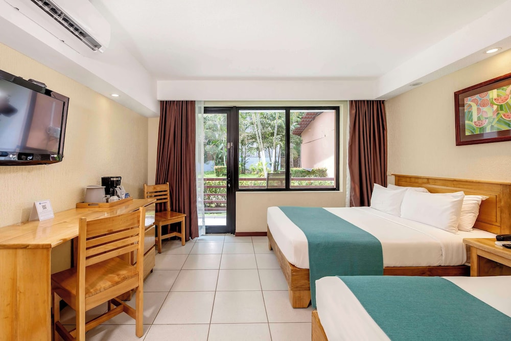 Standard Room, 2 Double Beds, Non Smoking, Balcony - Photo 3