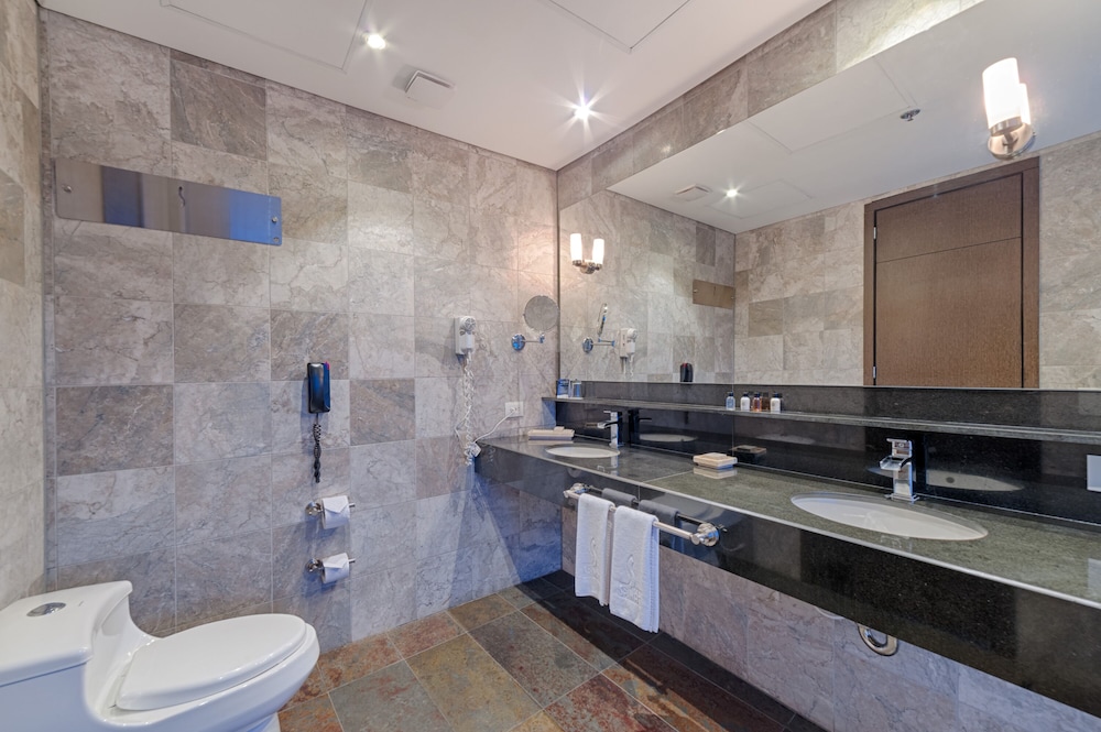 Luxury Suite, 2 Double Beds - Photo 4