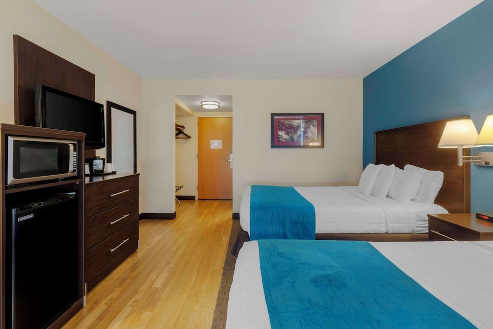 Standard Room, 2 Queen Beds, Non Smoking, View (Premium View)
