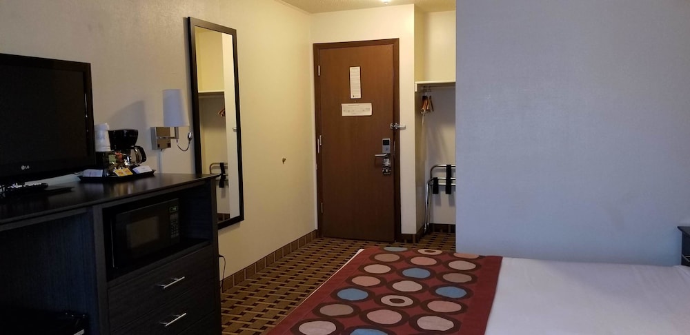 Standard Room, 1 Queen Bed - Photo 4