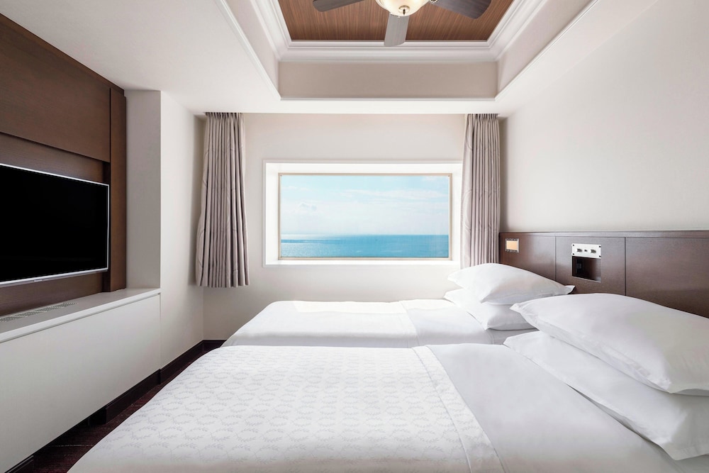 Premium Room, Multiple Beds - Photo 5