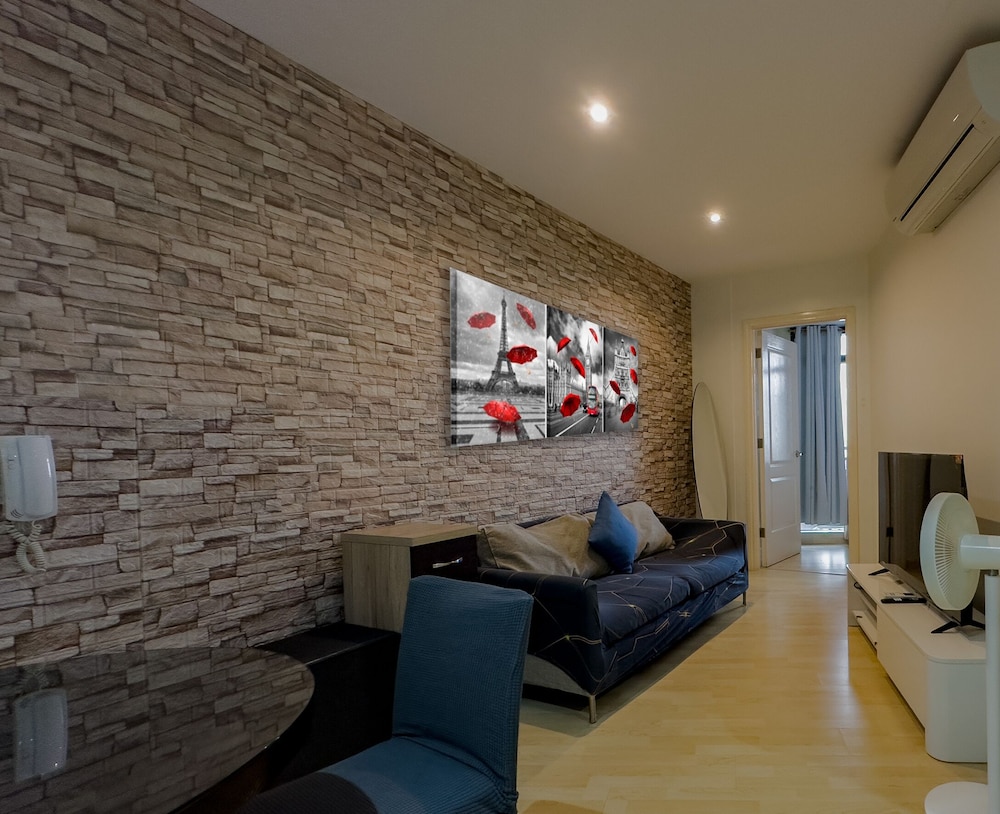 Basic Apartment, 1 Bedroom, Balcony, City View photo 1
