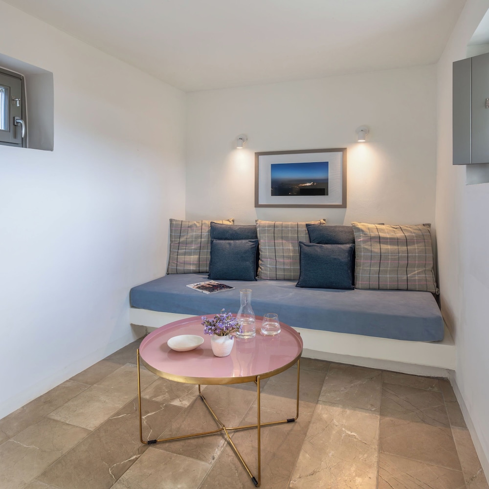 Three Bedroom Beachfront Maisonette photo 3