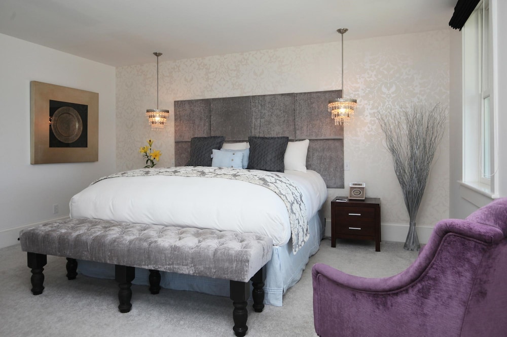 The New Amsterdam Suite