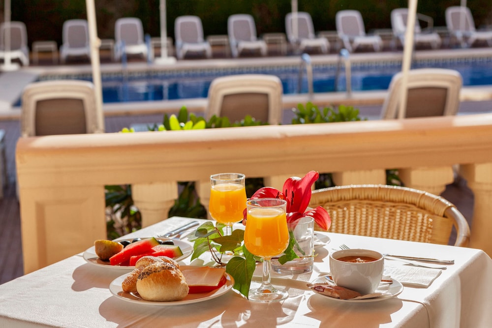 Double or Twin Room, Balcony (2 Adults + 1 Child) thumbnail 6