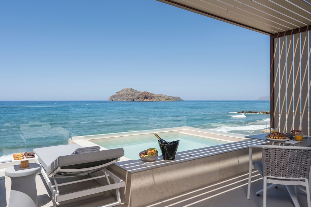 Beachcomber Suite - Beachfront with Private Pool - Photo 1