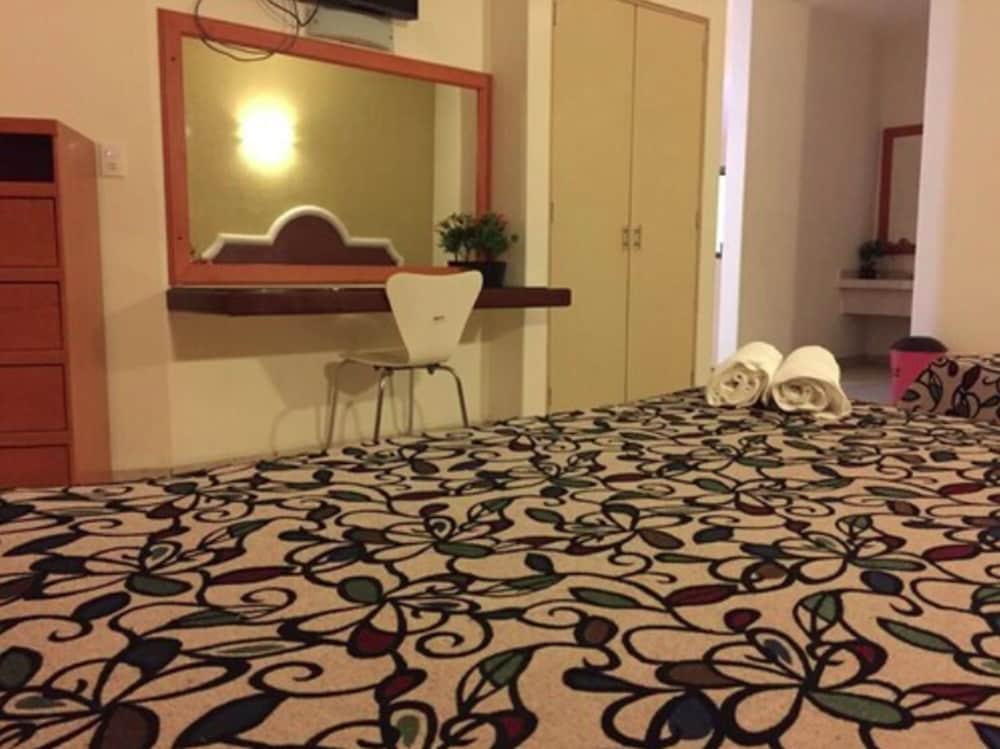 Quadruple room with fan (No air conditioning) photo 2