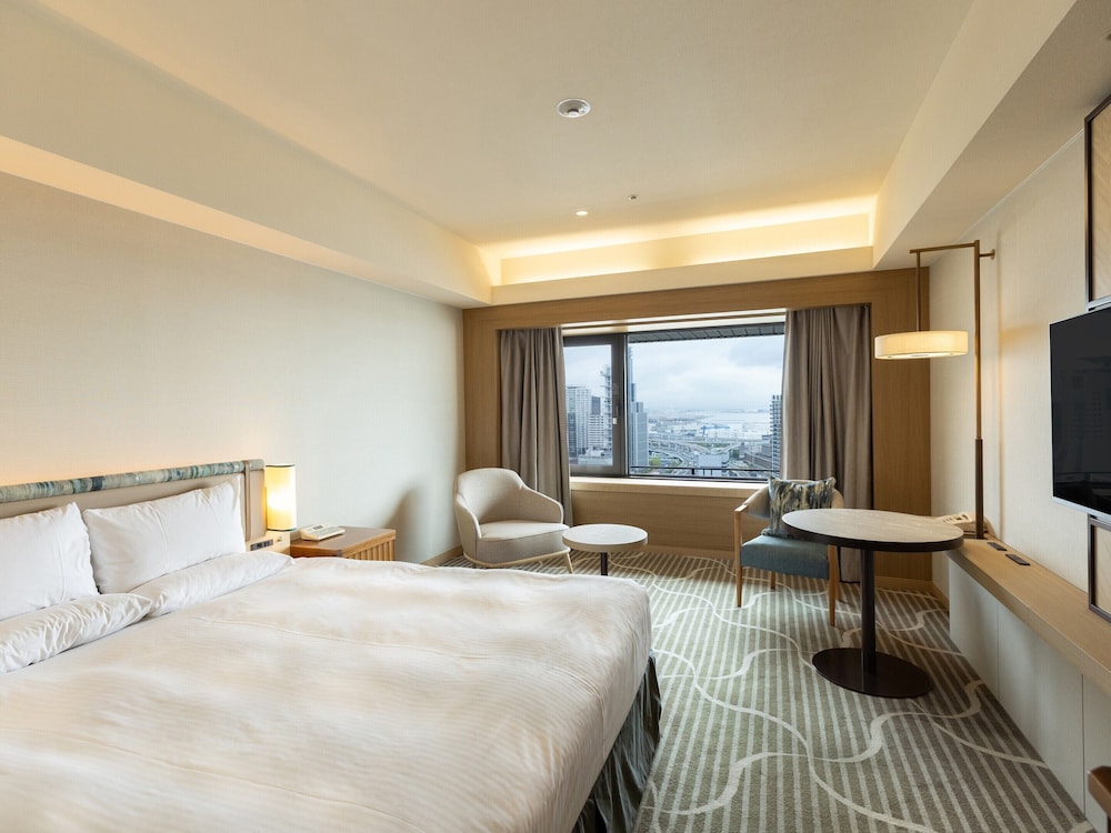 Standard Double Room, Non Smoking (28-33F, Skyview floor) - Photo 5