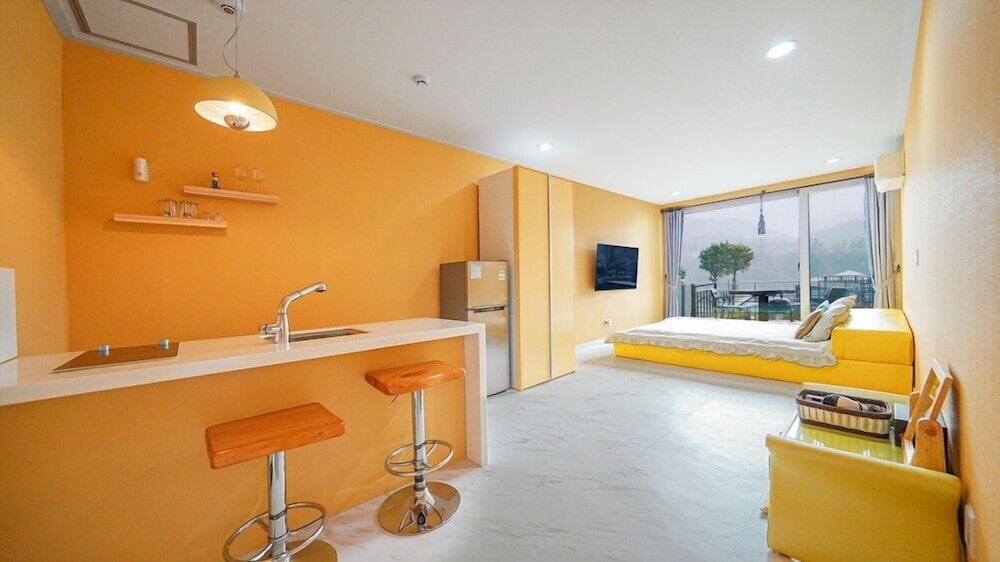 Room (Is 103)