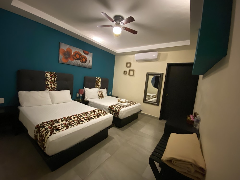 Basic Double Room, 2 Queen Beds, Accessible, Garden View photo 3
