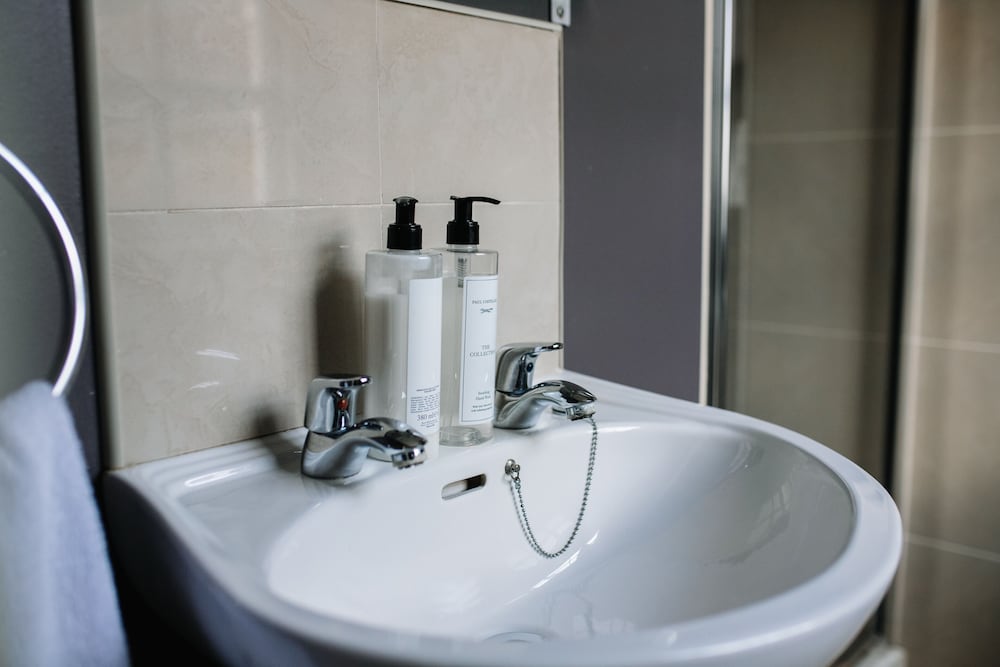 Economy Single Room, Ensuite photo 2
