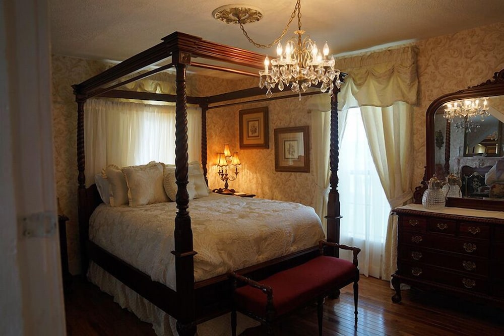 Standard Room, 1 Queen Bed, Non Smoking (The Wyman Suite)