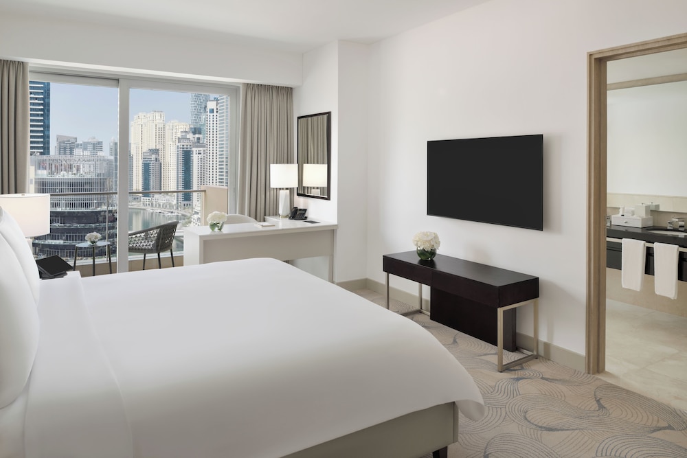 Grand Room, 1 King Bed with Sofa bed, Marina View - Photo 5