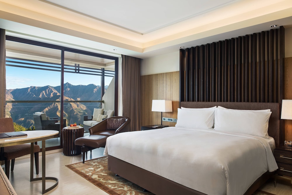 Room, 1 King Bed, Valley View (Balcony)