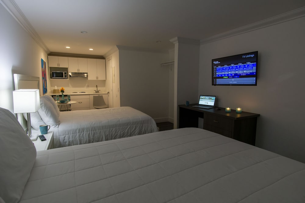 Family Room, Multiple Beds, Non Smoking, Kitchen - Photo 2