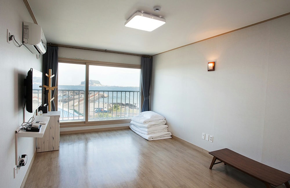 Traditional Room (Ondol) photo 1