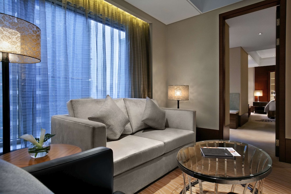 Suite, 1 King Bed, City View photo 2