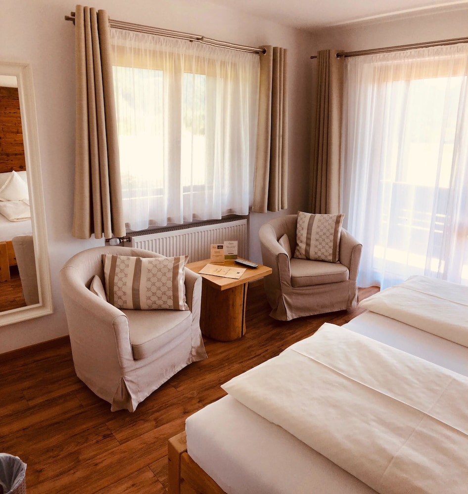Double Room, Balcony (Doppelzimmer mit Balkon und Bergblick) photo 3