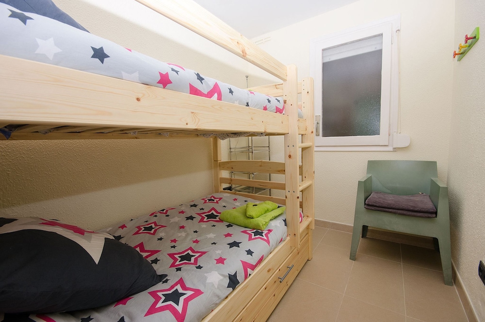Apartamento familiar, 3 dormitorios, balcón con vista al mar (3er piso)