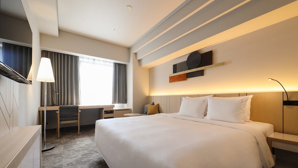 Premium Room, 1 King Bed, Non Smoking, Corner - Photo 1