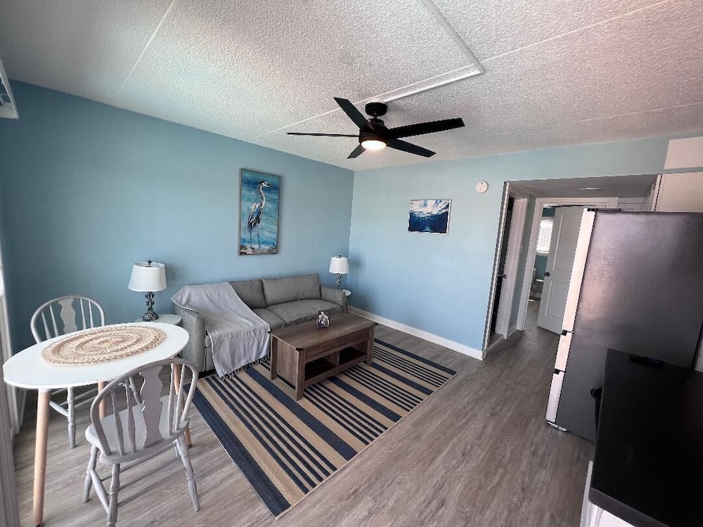 Basic Condo photo 1