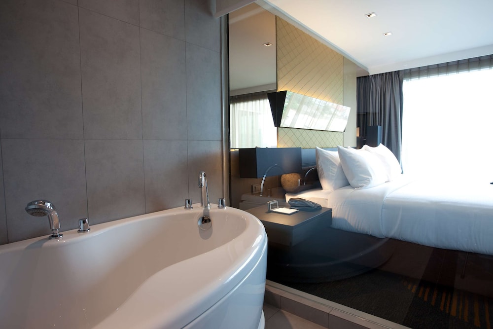 Grand Suite, 1 King Bed, Kitchenette, City View (Residence) photo 3
