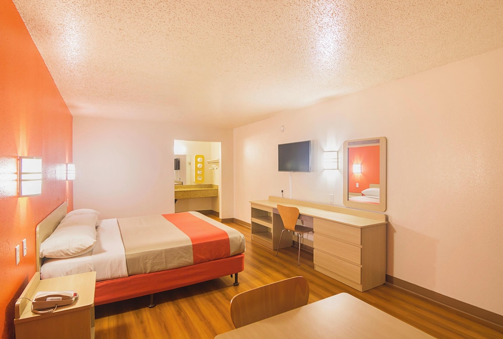 Room, 1 Bedroom, Non Smoking, Refrigerator & Microwave photo 1