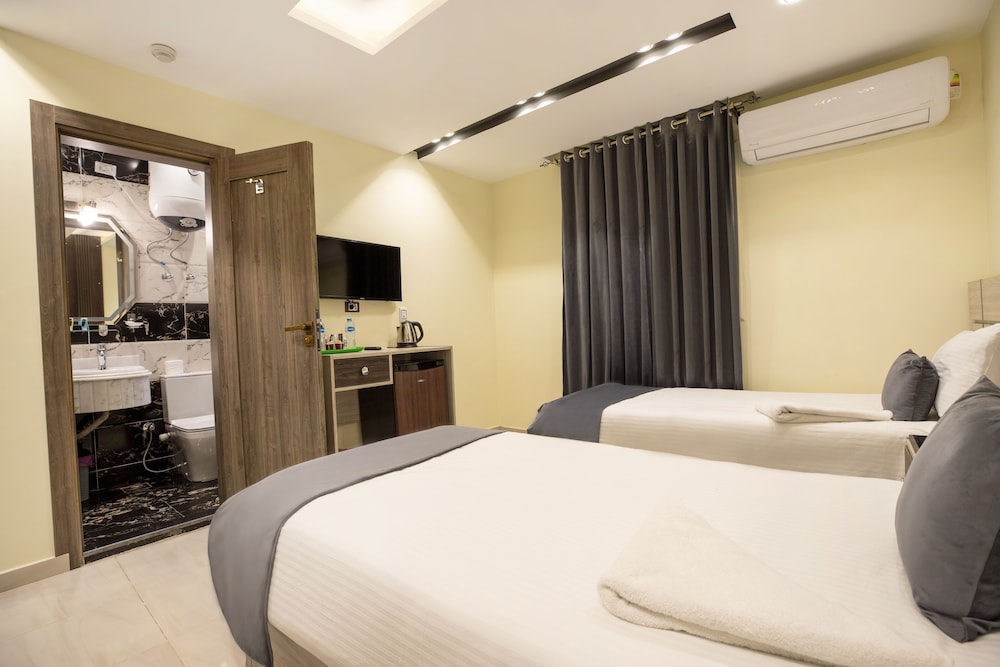 Deluxe Room - Photo 5