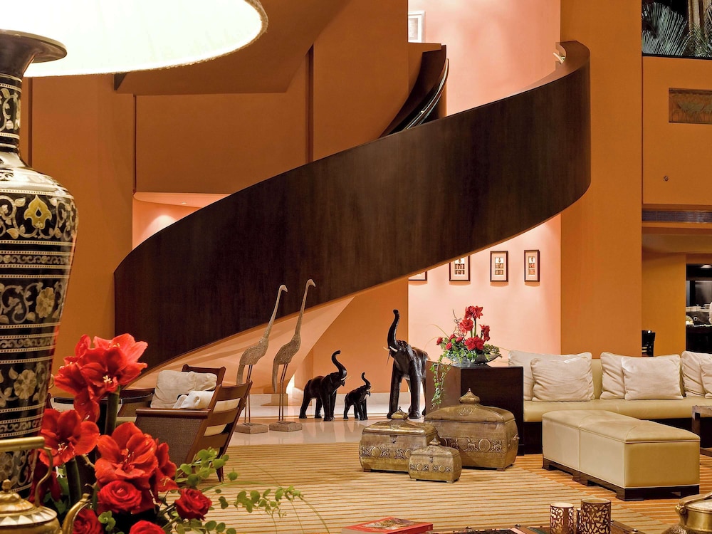 Premium Room, 1 King Bed, River View (High Floor, Partial Nile View) thumbnail 6