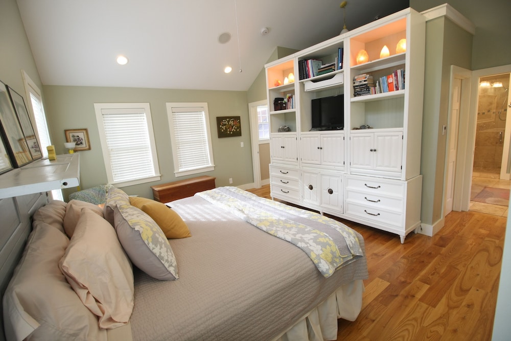 Superior House, 5 Bedrooms, Pool Access (Innkeeper's House) - Pets Allowed