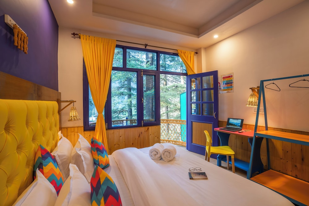 Deluxe Double Room with Ensuite Bathroom with View and Balcony - Photo 3