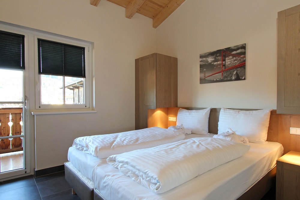 Deluxe Maisonette Apartment, 2 Bedrooms, Balcony, Mountain View (Excl. 163 EUR cleaning fee) photo 2