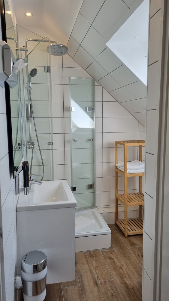Classic Double Room - Photo 11