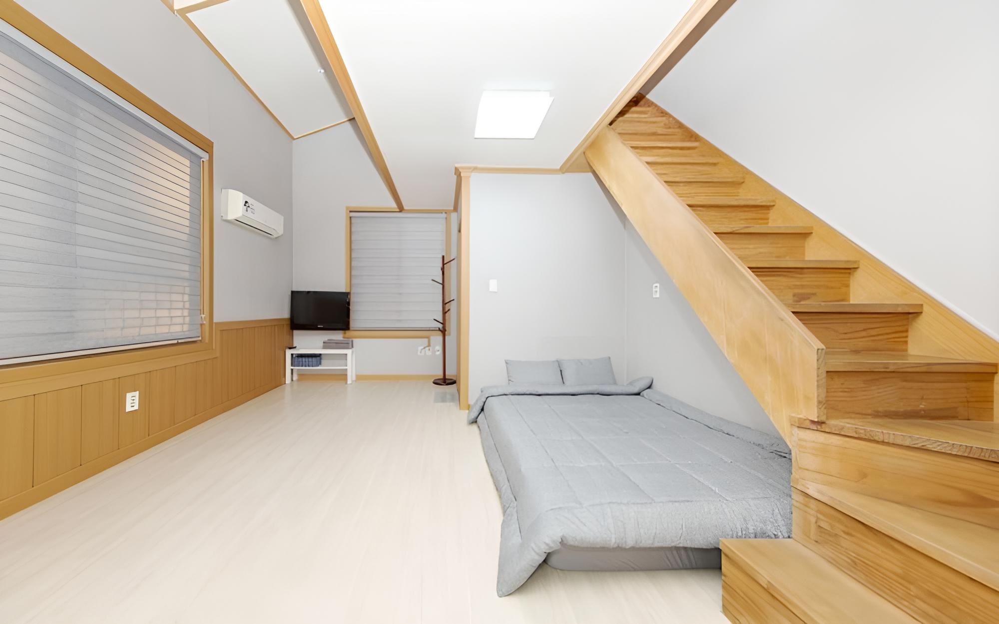 Room (Room 302 Duplex (Two Beds))