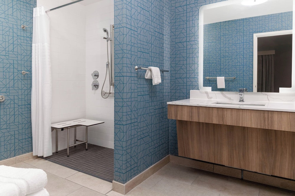 Studio, 2 Queen Beds, Accessible (Mobility & Hearing, Roll-in Shower)