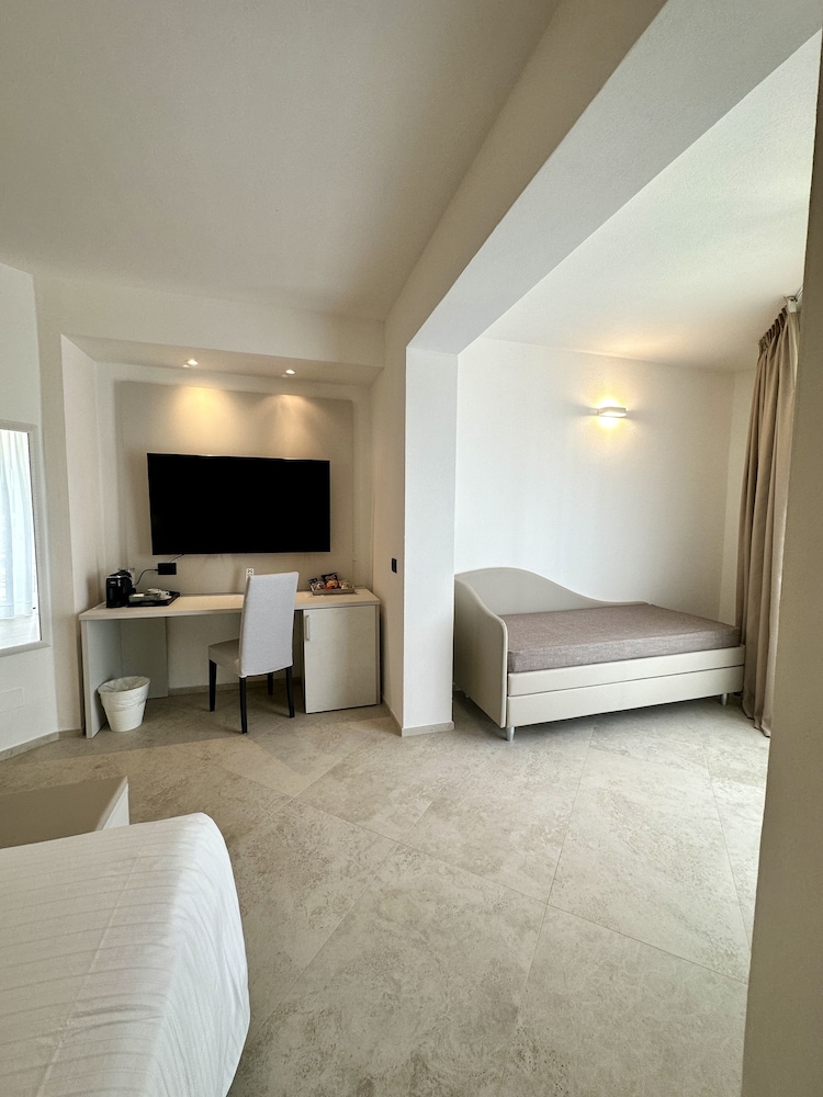 Junior Room, Sea View, Ground Floor photo 3