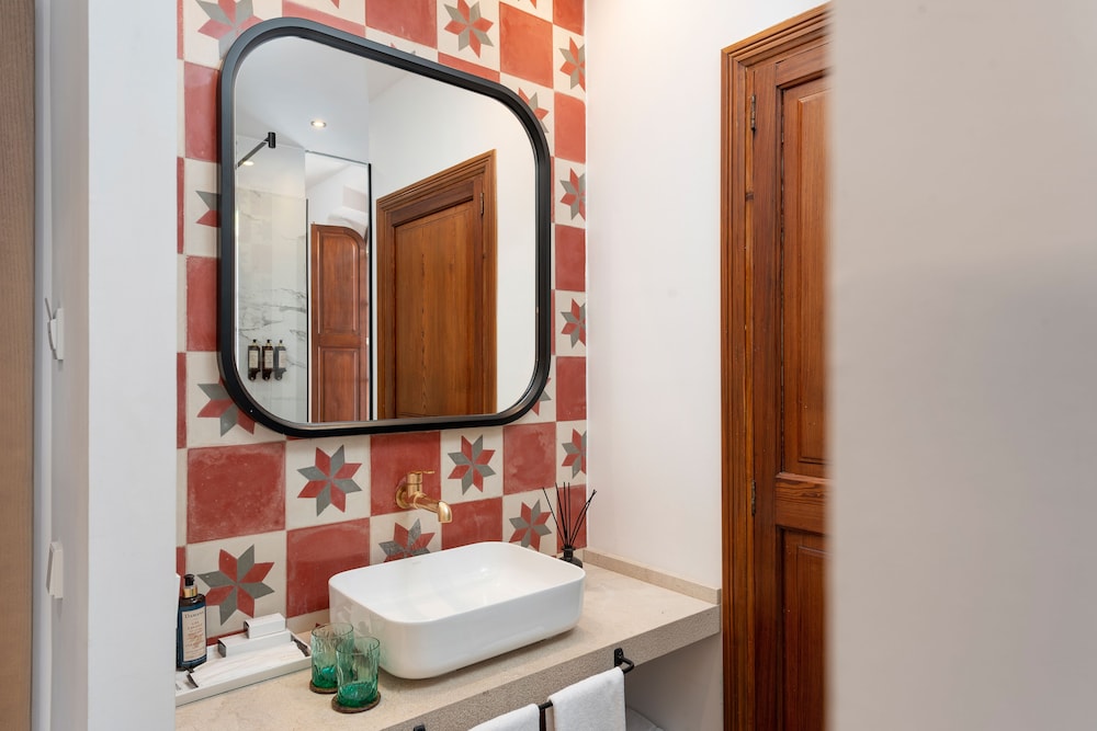 bathroom with a red and white checkerboard wall