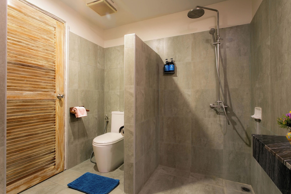 Economy Triple Room - Photo 23